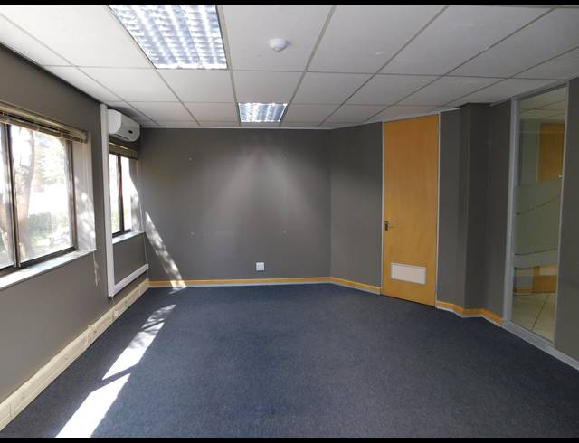 2,993M² OFFICE TO LET IN FERNDALE
